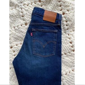 LEVIS WEDGIES DARK WASH NWOT